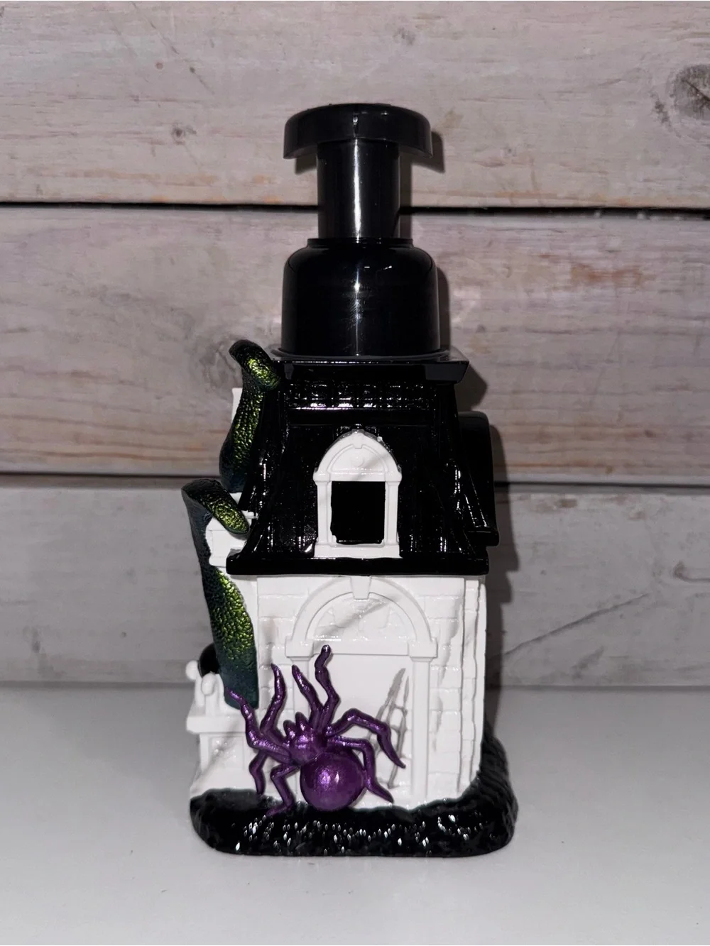Bath & Body Works Haunted House Refillable Halloween Soap Dispenser NWT